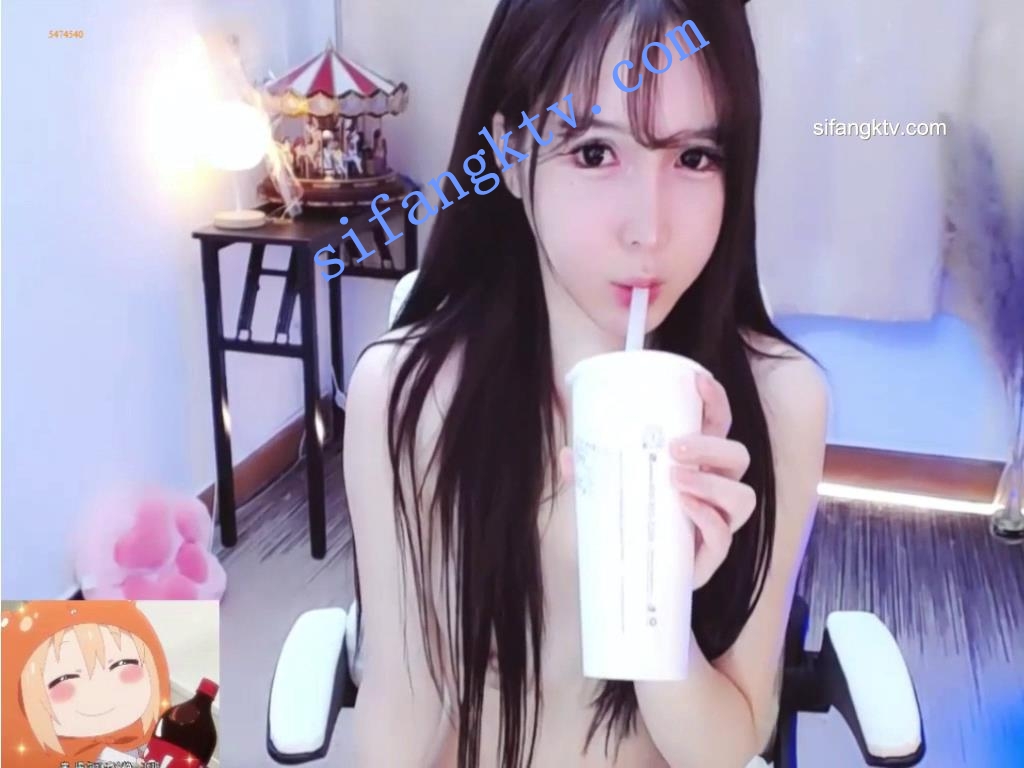 UT-少女 再度回归,大黑牛插在地板上,蜜桃臀上下蹲坐~ 图 01