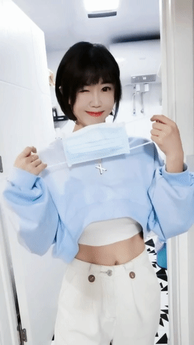 抖音重磅 反差女神教师 勇敢的小机灵 裸舞私拍超美 图 02