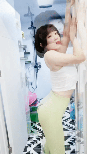 抖音重磅 反差女神教师 勇敢的小机灵 裸舞私拍超美 图 03