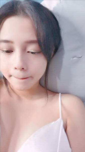 清纯卡哇伊18萝莉嫩妹 ，白色小吊带[1V 1.7G][百度盘]
