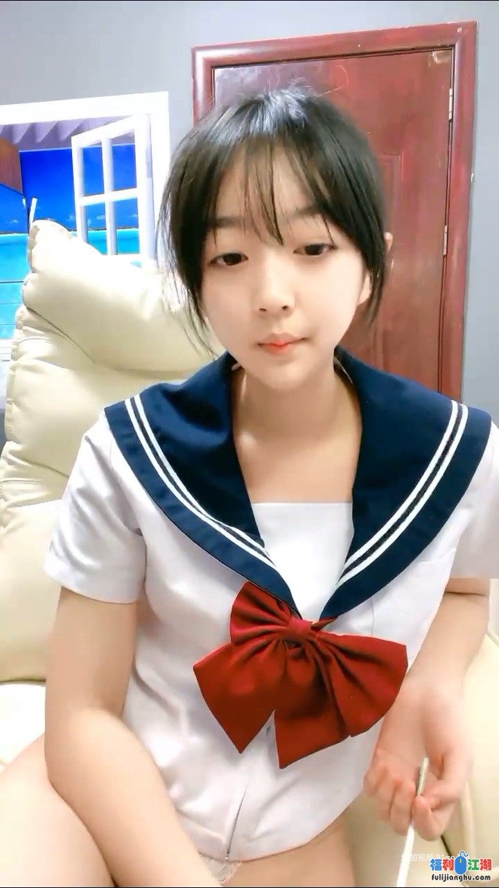清纯乖巧邻家妹妹新买的学生制服 ，掰开粉穴特写 ，手指扣入表情很享受[1V664M度盘]