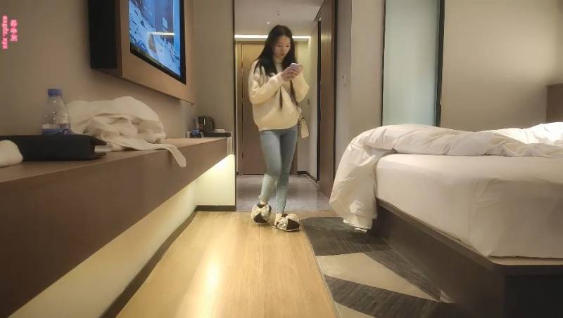 约炮翻车现场：年轻美女超屌不肯换姿势 探花要求退钱美女不干 于是吵架还差点打起来了 【1v 55m 百度云】