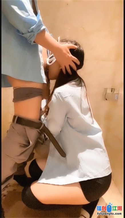 与馋我身子许久的同事在单位洗手间做爱口爆 胁迫变勾引 文字解说[1V2G度盘]