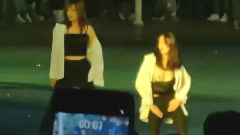 大学生迎新晚会跳舞时吊带断了,坚持把舞蹈跳完1v122m