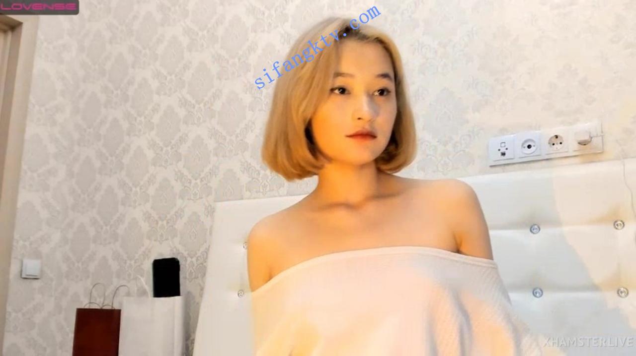 ❤❤❤校花 1ove_me_again 短发气质极高,抹油自插高潮大秀 图 01