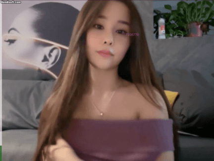 UT 司腾 第二十八弹 巨乳小骚逼终于露全脸了 脸点同框 图 02