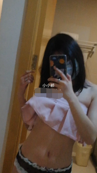推特萝莉妹妹小小颖 女镜子面前啪啪啪道具自慰勾引 图 01