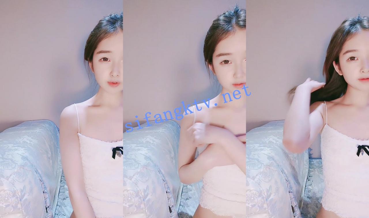⚡ 核弹!校花级女神收费抠逼!不好看我输! 依依 图 01