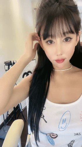 绝世女神! 美奈子 大长腿蜜桃臀~极品美胸~全裸扣穴自慰 图 01