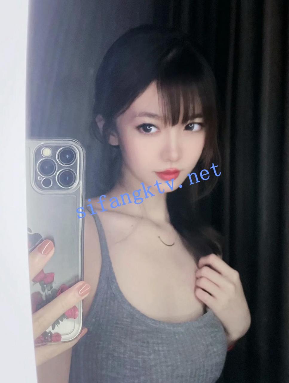 ❤️极品萝莉陪玩小姐姐沫沫高价一对一,粉嫩美乳粉逼逼 图 01