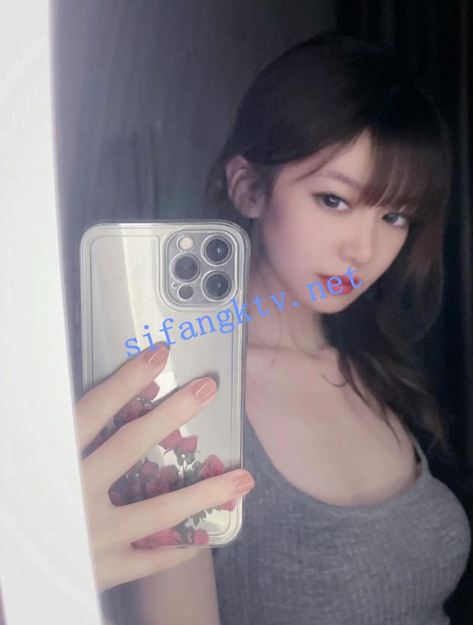 ❤️极品萝莉陪玩小姐姐沫沫高价一对一,粉嫩美乳粉逼逼 图 02