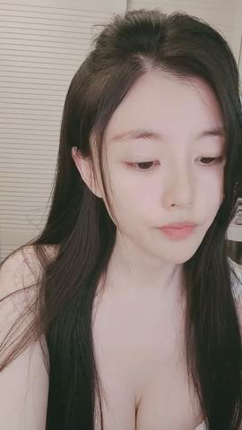极品颜值女神激情自慰白嫩美臀肥粗大振动棒磨蹭插入骚… 图 01