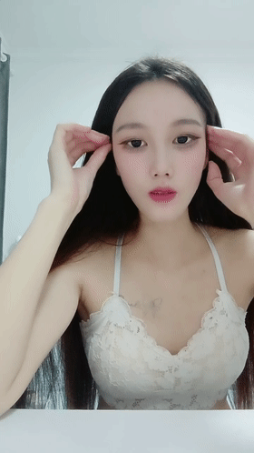 ❤♡哇~超模身材~ 学妹很纯 潮湿的小骚穴被猛男操了好久 图 02
