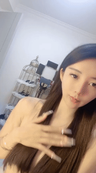 顶级绿播女神复出 无情后妈 抖音热门裸舞 明星颜值好美 图 01