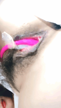 美妆店老板娘 鱼鱼腿很长 模特长腿~朋友家偷摸道具喷水~ 图 01
