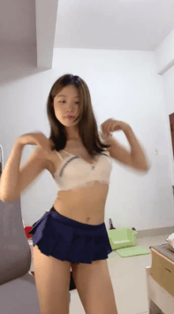 ♆ 粉嫩嫩少女 清纯女学生!裸舞~道具狂插自慰~尿尿! 图 01