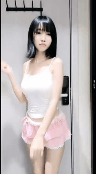 ♆ 萱萱酱 童颜小只马~! 白皙美乳狂抖~裸舞诱惑~柔逼掰穴 图 01