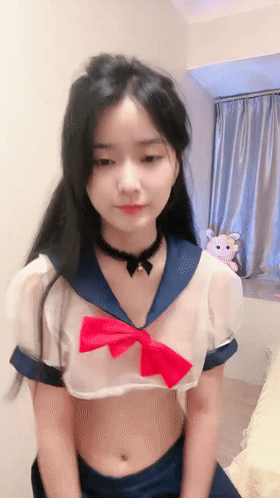 ⚫️明星颜值 纯情辣妹 鸡毛挑逗~首次直播干炮~无套内射 图 01