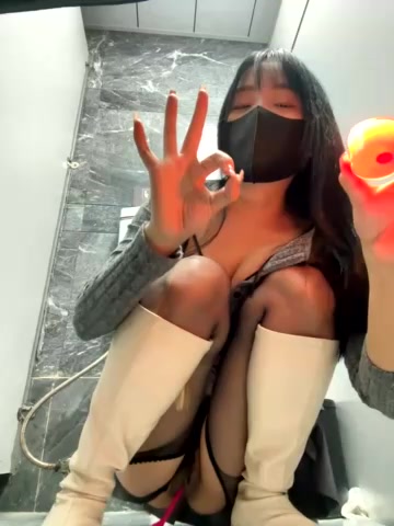 ❤❤❤ Asia-Lynn 美少女各种卫生间自慰大秀~开档黑丝~滴蜡 图 02