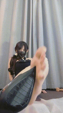 ❤️顶级美脚 捷西 裸足足交鞋交口水酸奶踩踏语调榨精 图 01