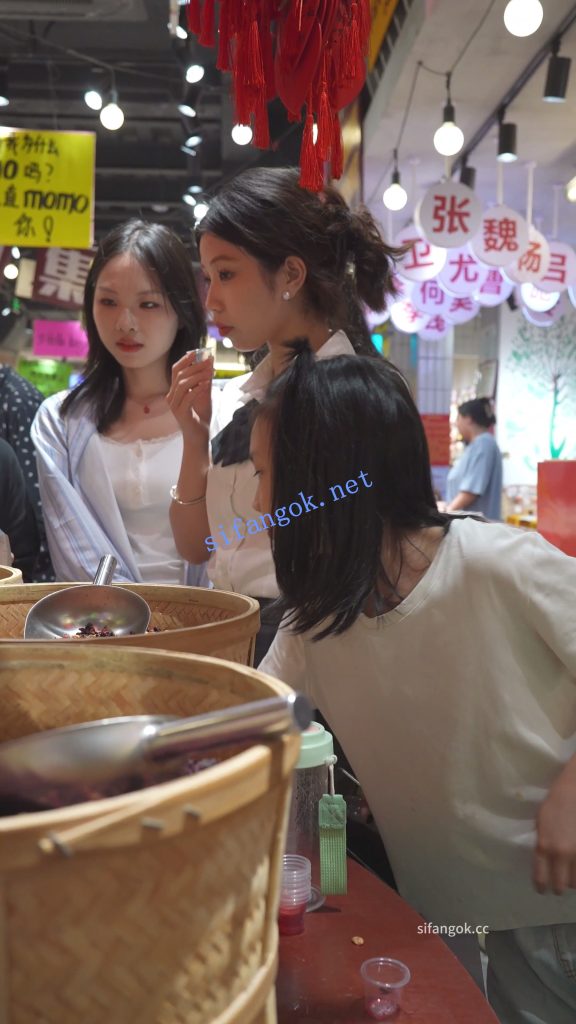 (BC-AA-660)两次抄底喜欢百褶裙的小姐姐..超薄肉丝白内【1V】【1.42G】