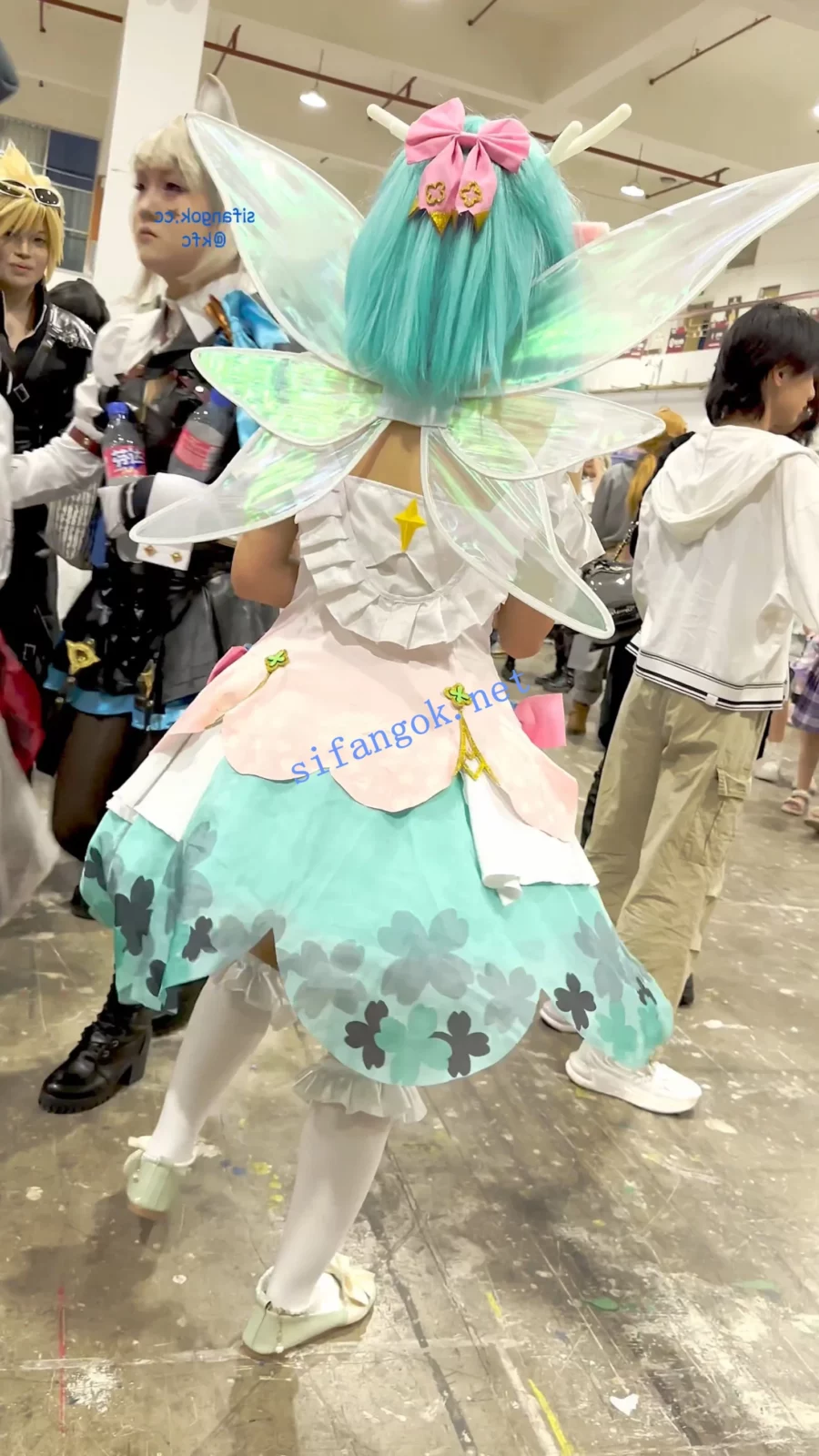 【KFC】学生妹COSER瑶妹逛展·半透明内内低角度CD·露个屁股沟