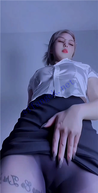 快手40W粉御姐 猫儿 首度超大尺三点全露 脸穴同框裸舞自慰 图 03