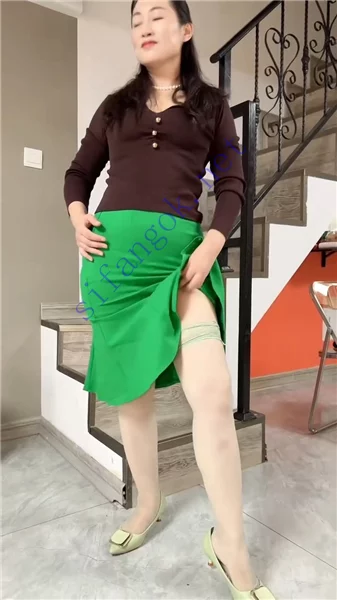 快手福利 丝袜熟女团队 燕想你 私摄露脸自慰掰穴秀 图 12